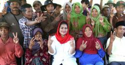 Sambangi Malang, Puti Janji Angkat Ekonomi Warga Pesisir Jatim