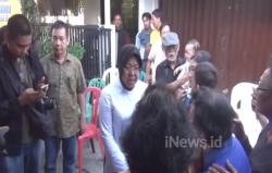 Datangi Rumah Duka, Risma Akan Tanggung Biaya Korban Ledakan Bom