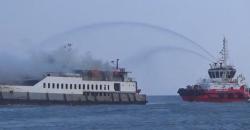 KMP Labitra Terbakar di Selat Bali, Puluhan Penumpang Dievakuasi