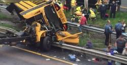 Bus Sekolah vs Truk Sampah di AS, Siswa dan Guru Tewas