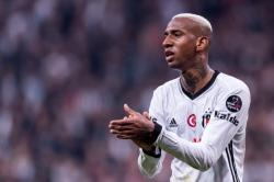 Manchester United Ajukan Rp664 Miliar untuk Boyong Gelandang Brasil
