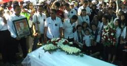 Ratusan Orang Iringi Pemakaman Bayu, Korban Bom Gereja Surabaya