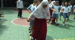 Hilangkan Trauma Bom, Siswa SD Islam dan Katolik Bermain Bersama
