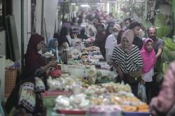 Berburu Takjil di Pasar Sore Ramadan Kauman
