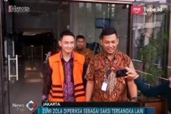 Usai Diperiksa KPK, Zumi Zola Tersenyum Lebar