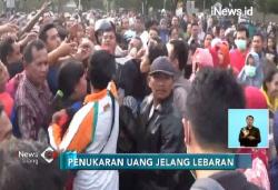 Warga Kediri Antre 2 Jam Berebut Kupon Penukaran Uang