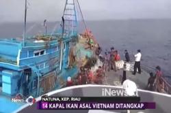 Petugas Tangkap 14 Kapal Vietnam di Perairan Natuna