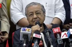 Mahathir Mohamad Batalkan Proyek Kereta Cepat Malaysia-Singapura