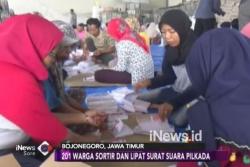 Target 3 Hari, 201 Warga Sortir dan Lipat 1,5 Juta Lembar Surat Pemilu