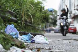 Warga Jakarta Selatan Tukar Sampah Rumah Tangga dengan Sembako