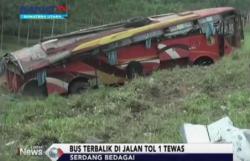 Bus Barumun Terguling di Tol Kualanamu, 1 Tewas dan Belasan Terluka
