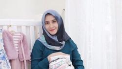 Putuskan Berhijab, Ryana Dea Dihadiahi Umrah oleh Suami