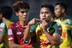 Andik Vermansyah Disikut dan Ditendang Hingga Bibirnya Berdarah