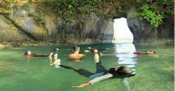 Wisata Pulau Enggano, Berenang di Batu Lubang Pantai Koomang