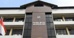 Masuk Mapolres Jaksel Bawa Sajam, Dua Orang Diamankan Polisi