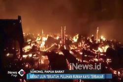 Diduga Lilin Jatuh, Puluhan Rumah di Sorong Papua Ludes Terbakar