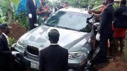 Pria Ini Makamkan Ayahnya Bersama Mobil BMW Baru Seharga Rp1,2 M