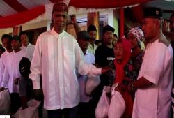Hercules Bagikan Zakat dan Santuni Ribuan Anak Yatim