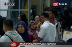 H-1 Lebaran, Stasiun Pasar Senen Masih Dipadati Pemudik