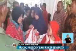 Mudik, Jokowi Bagikan 3.000 Paket Sembako kepada Warga di Solo