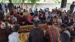 Doa Anak-Anak Yatim Piatu Hantar Haul Bung Karno di Blitar