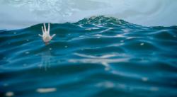 Asyik Bermain di Pantai Teluk Penyu, 2 Wisatawan Terseret Ombak