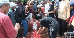 Kecelakaan Maut Tol Cipali, 3 Korban Warga Meruya Utara Dimakamkan