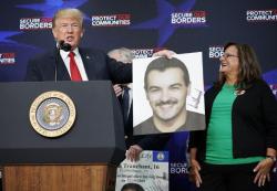 Trump Undang Keluarga Korban Kejahatan Imigran Ilegal ke Gedung Putih