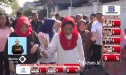 Warga Sambut Kedatangan Puti Guntur dan Risma saat Nyoblos di TPS