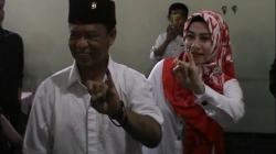 Baru Pertama Kali Nyoblos Seumur Hidup, Anton Charlian Tegang di TPS