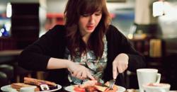 Mau Menunda Menopause? Wanita Bisa Perbanyak Konsumsi Ikan dan Kacang