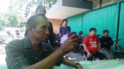 Kelelahan, Petugas Linmas di Pontianak Tak Sengaja Minum Tinta Pilkada