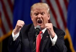 Trump Puji MA yang Perkuat Larangan Masuk bagi Warga 5 Negara Muslim