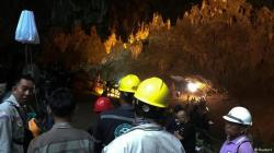 Banjir Hambat Penyelamatan 12 Pemain Bola Junior yang Terjebak di Gua