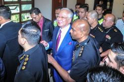 Tiba di Pengadilan, Najib Razak Tersenyum