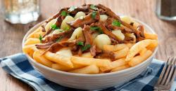 Mencicipi Poutine, Kentang Goreng Populer Khas Kanada