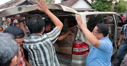 Polisi Sita Puluhan Buku Jihad dan Paku di Rumah Pelaku Peledakan Bom