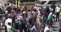 Ratusan Warga Korban Sinabung Unjuk Rasa di Kantor Bupati Karo