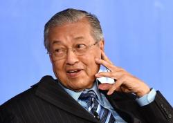 Rekening Bank Cucu Najib Razak Dibekukan, Ini Kata Mahathir