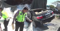 Truk Gandeng Terguling dan Timpa Sedan di Kendal, Sopir Luka-Luka