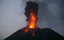 Gunung Anak Krakatau Ratusan Kali Meletus Dalam Sehari