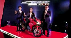 Honda Luncurkan 2 Motor Sport New CB150R StreetFire dan CBR 250RR