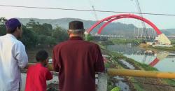 Kabel Penyangga Jembatan Kalikutho Putus, 2 Cross Girder Roboh