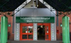 Warga Inggris Terpapar Zat Pelumpuh Saraf Novichok Keluar dari RS