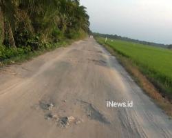 Jalan Penghubung Kecematan Rusak di Batu Bara