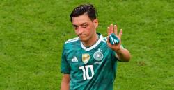 Pensiun dari Timnas Jerman, Oezil Diejek Presiden Bayern Muenchen
