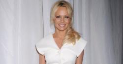 Pernah Menikah 4 Kali, Pamela Anderson Bertunangan dengan Adil Rami?