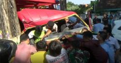 Truk Bermuatan Elpiji Tabrak Pohon di Tuban, Evakuasi Sopir Dramatis