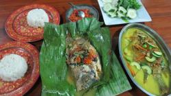 Pepes Gurame Asam Pedas yang Selalu Menggoda di Bumi Proklamator