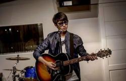 Intip Gaya Kembaran Iqbaal Ramadhan dari Thailand